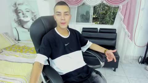 Snapshot of dereck_boy8 chatting on September 25, 7:32 pm Dereck Boy online show from September 25, 7:32 pm