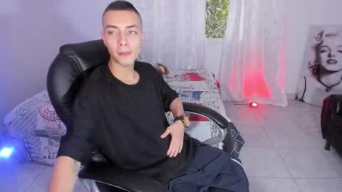 Snapshot of dereck_boy8 chatting on October 14, 9:40 pm Dereck Boy online show from October 14, 9:40 pm