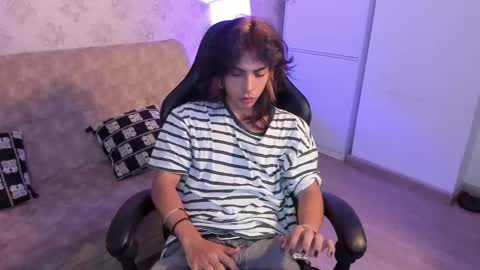 Snapshot of dereck_manson chatting on October 2, 11:42 am dereck_manson online show from October 2, 11:42 am