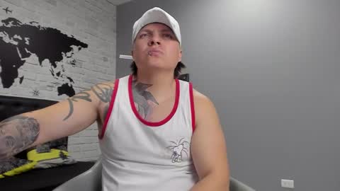 Snapshot of dereck_stonne chatting on October 8, 4:57 pm Dereck online show from October 8, 4:57 pm