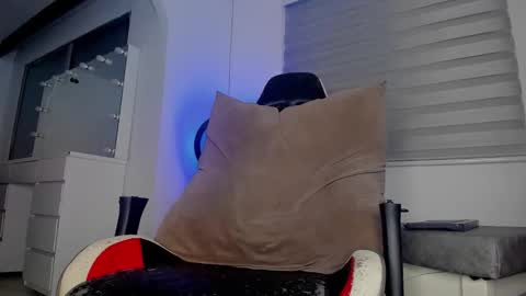 dereckhardd online show from March 5, 8:56 am