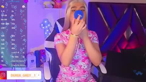 derek grey online show from October 15, 7:04 pm