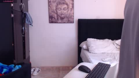 Derek online show from November 25, 1:54 pm