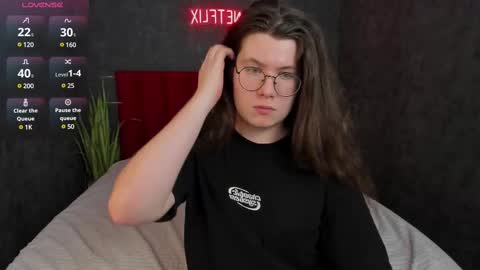 Derek online show from February 15, 6:33 pm