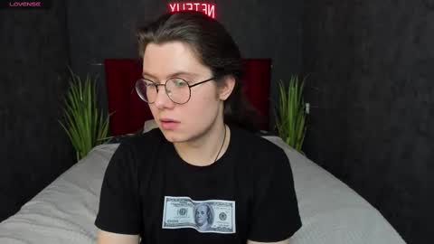 Derek online show from February 21, 3:21 pm