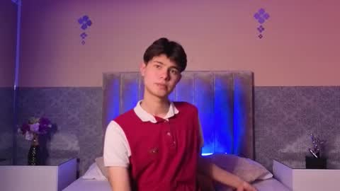 derek_sinn online show from February 19, 8:19 pm