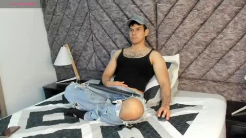 derek_voss online show from May 28, 12:47 pm