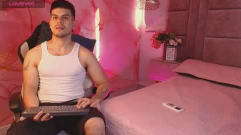 derek_voss online show from July 13, 8:45 pm