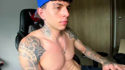 derekmuller11 online show from April 19, 9:17 pm