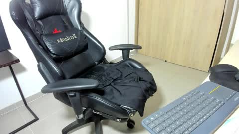 derekmuller11 online show from April 7, 1:07 am