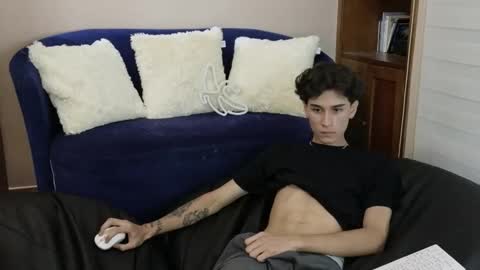 Derek online show from November 13, 2:25 am