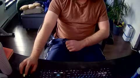 desdisdes online show from April 4, 1:51 pm