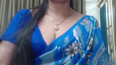 Snapshot of desimaisa130 chatting on February 16, 7:27 pm Maisa online show from February 16, 7:27 pm