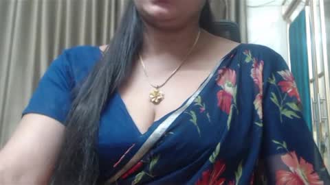 Snapshot of desimaisa130 chatting on February 16, 10:32 pm Maisa online show from February 16, 10:32 pm