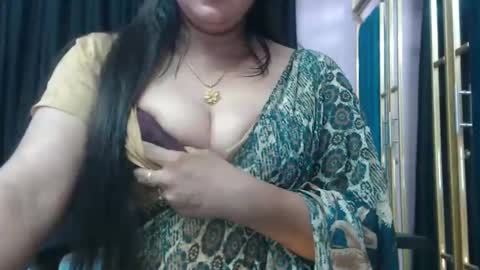 Snapshot of desimaisa130 chatting on October 17, 5:28 pm Maisa online show from October 17, 5:28 pm