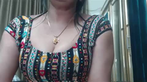 Snapshot of desimaisa130 chatting on January 27, 5:48 pm Maisa online show from January 27, 5:48 pm