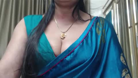 Snapshot of desimaisa130 chatting on February 2, 9:23 pm Maisa online show from February 2, 9:23 pm