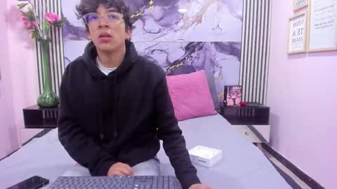 Snapshot of desire_ecstasy chatting on October 11, 1:05 pm desire_ecstasy online show from October 11, 1:05 pm