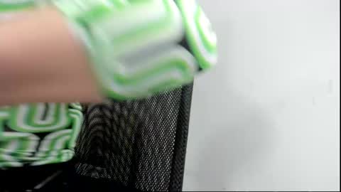 Snapshot of desirehugeboobs4you chatting on February 28, 3:04 am Nicky online show from February 28, 3:04 am