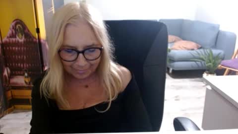 S O F I A online show from October 12, 3:37 pm