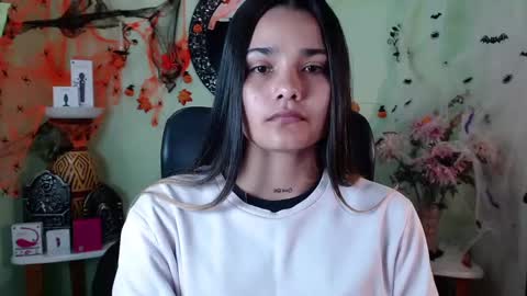 Snapshot of destinyhills_ chatting on October 13, 12:07 pm Destiny online show from October 13, 12:07 pm