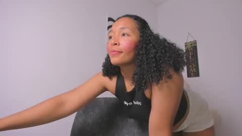 desty_y online show from May 5, 6:08 am