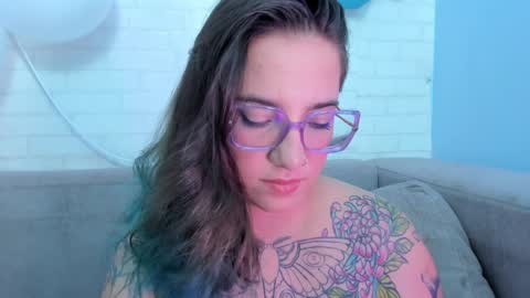 Snapshot of deva_blue chatting on February 6, 9:53 am Deva Blue online show from February 6, 9:53 am