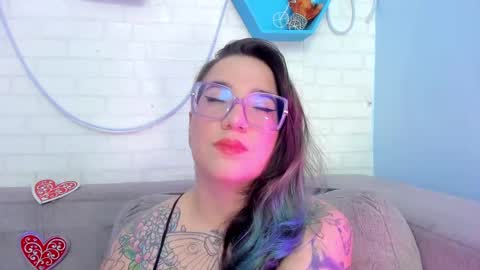 Snapshot of deva_blue chatting on February 18, 3:31 am Deva Blue online show from February 18, 3:31 am