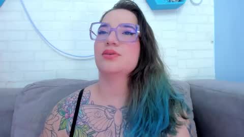 Snapshot of deva_blue chatting on February 11, 4:11 am Deva Blue online show from February 11, 4:11 am