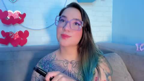 Snapshot of deva_blue chatting on February 14, 4:37 am Deva Blue online show from February 14, 4:37 am