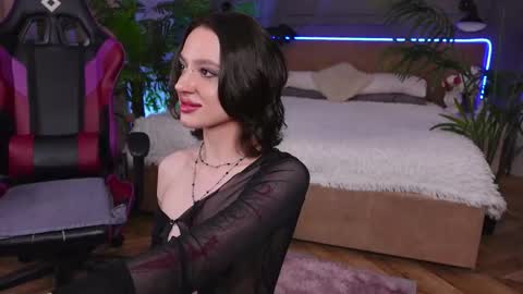 devilinee online show from February 19, 7:29 am