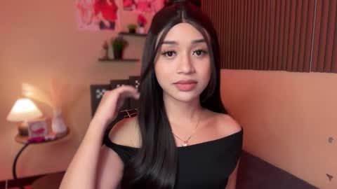 Snapshot of devine_goddessx chatting on October 10, 5:41 pm Devine Greyson online show from October 10, 5:41 pm