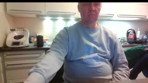 Snapshot of devon_nite chatting on February 25, 10:31 pm Devon online show from February 25, 10:31 pm