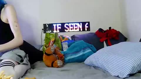 devykitten online show from April 6, 2:20 am