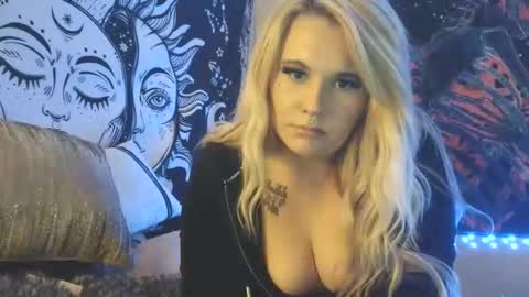 Snapshot of devyn_winter chatting on September 17, 8:45 pm devyn winter online show from September 17, 8:45 pm