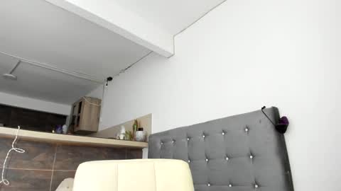 thumb up me please its important online show from September 21, 9:57 am