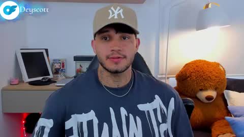 Snapshot of deymon_scott chatting on March 2, 8:50 pm JULIAN online show from March 2, 8:50 pm