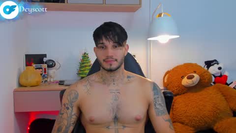 Snapshot of deymon_scott chatting on December 13, 4:00 am JULIAN online show from December 13, 4:00 am