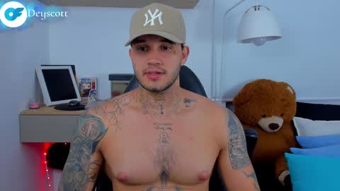 Snapshot of deymon_scott chatting on February 25, 1:20 am JULIAN online show from February 25, 1:20 am