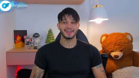 Snapshot of deymon_scott chatting on December 13, 10:02 pm JULIAN online show from December 13, 10:02 pm