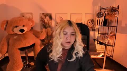 Dia online show from December 17, 7:42 pm