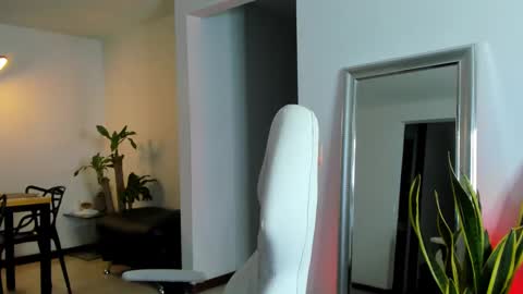 Snapshot of diagostone chatting on February 1, 12:51 am Diego online show from February 1, 12:51 am