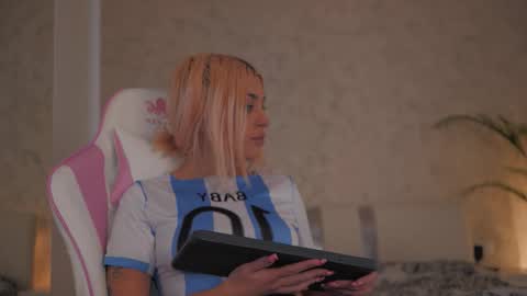 Thea online show from February 3, 3:05 pm