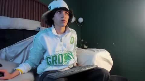 diamond_twink online show from July 10, 5:45 am