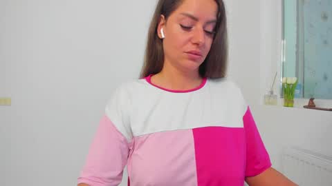 diamondkay_ online show from May 6, 7:58 am