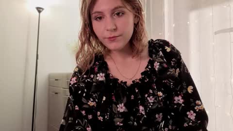 Snapshot of diana_floweri chatting on September 28, 10:24 am Diana online show from September 28, 10:24 am