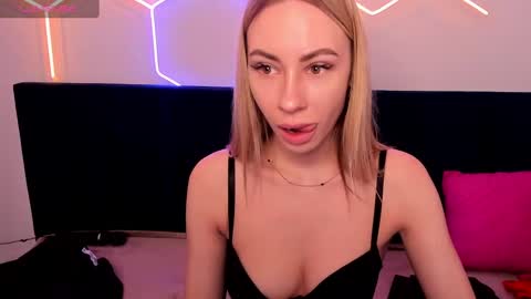 Snapshot of diana_garrett chatting on February 15, 8:54 am Diana  online show from February 15, 8:54 am