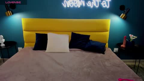 Snapshot of diana_garrett chatting on October 11, 2:05 am Diana  online show from October 11, 2:05 am