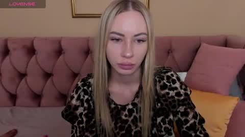 Snapshot of diana_garrett chatting on February 23, 1:35 am Diana  online show from February 23, 1:35 am