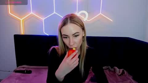 Snapshot of diana_garrett chatting on February 8, 8:42 am Diana  online show from February 8, 8:42 am